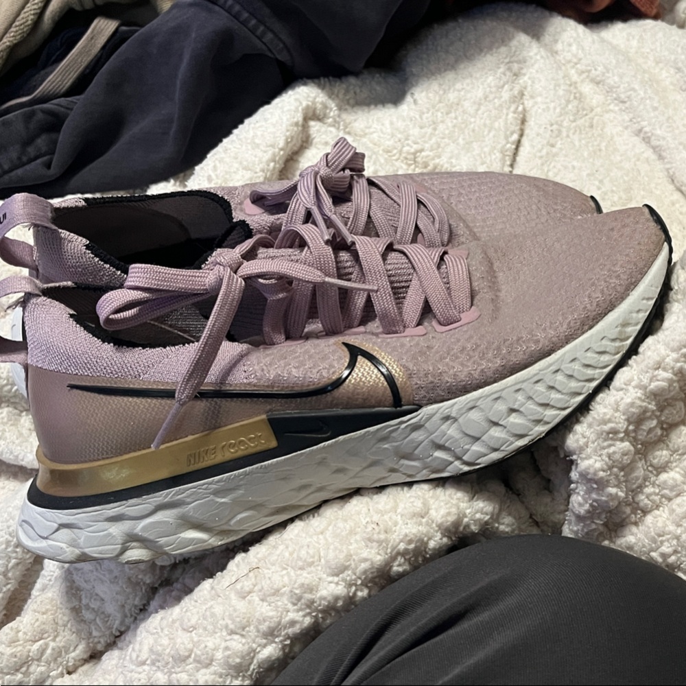 Nike Women's Metallic Pink Athletic Shoes